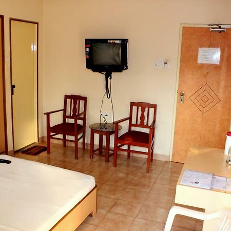 Hotel Amigo Plaza Colva Exterior foto