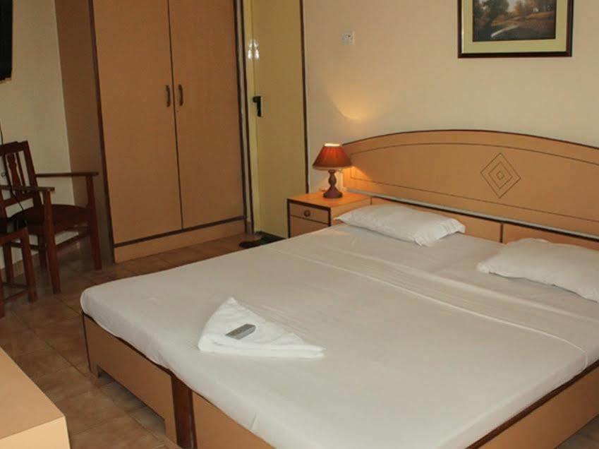 Hotel Amigo Plaza Colva Exterior foto