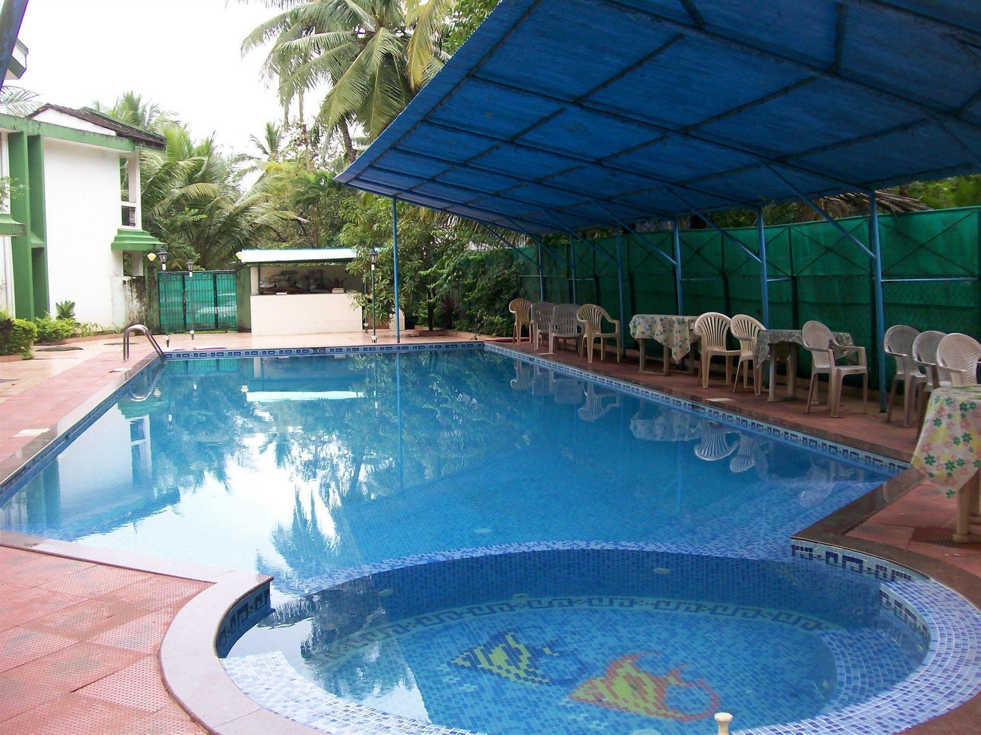 Hotel Amigo Plaza Colva Exterior foto