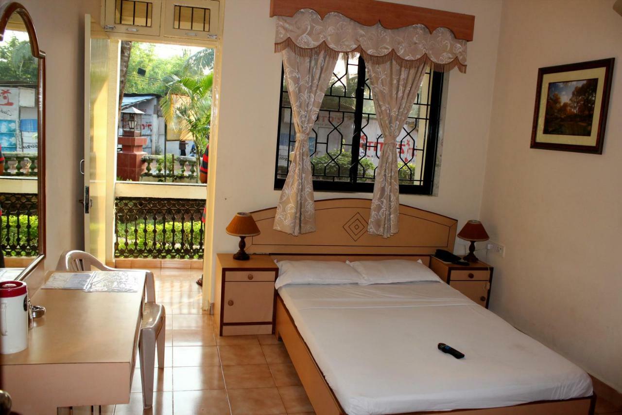Hotel Amigo Plaza Colva Exterior foto