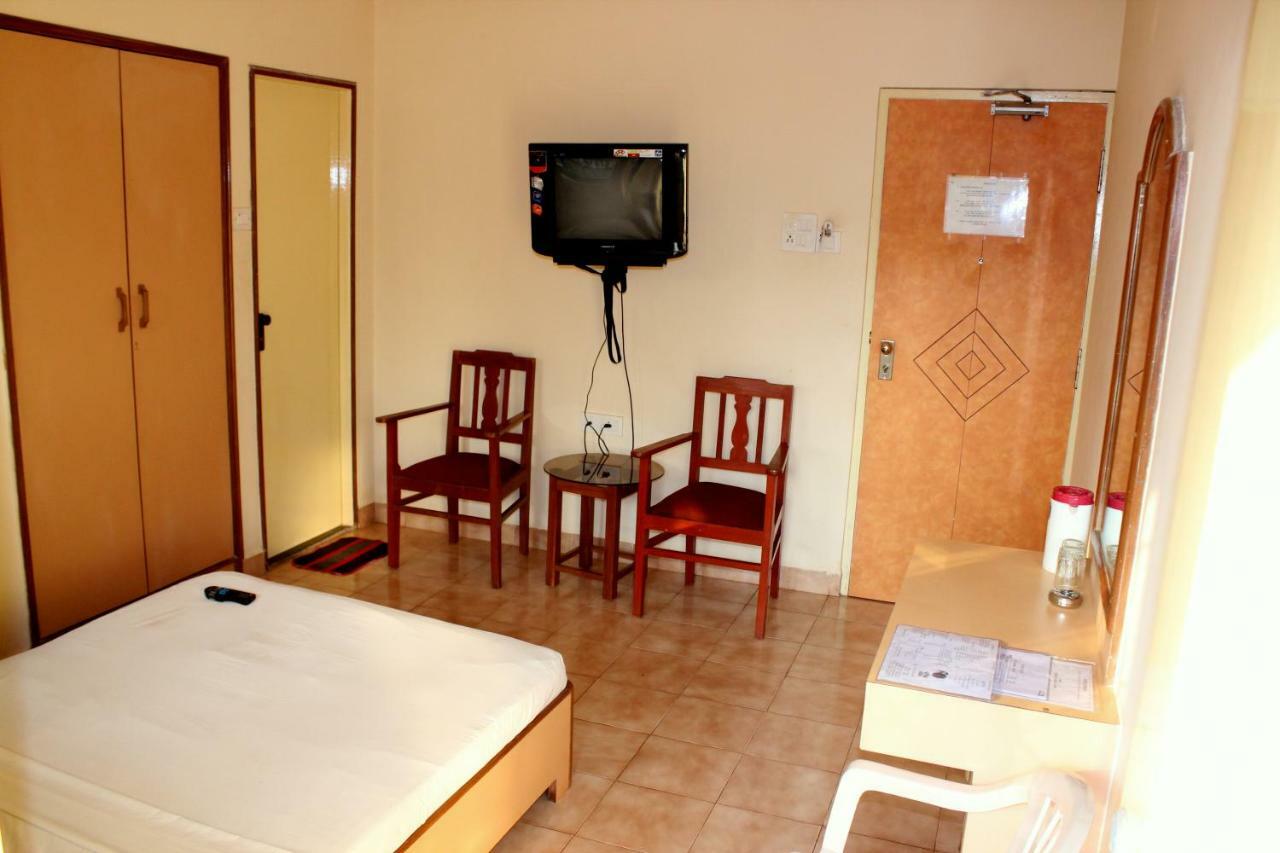 Hotel Amigo Plaza Colva Exterior foto
