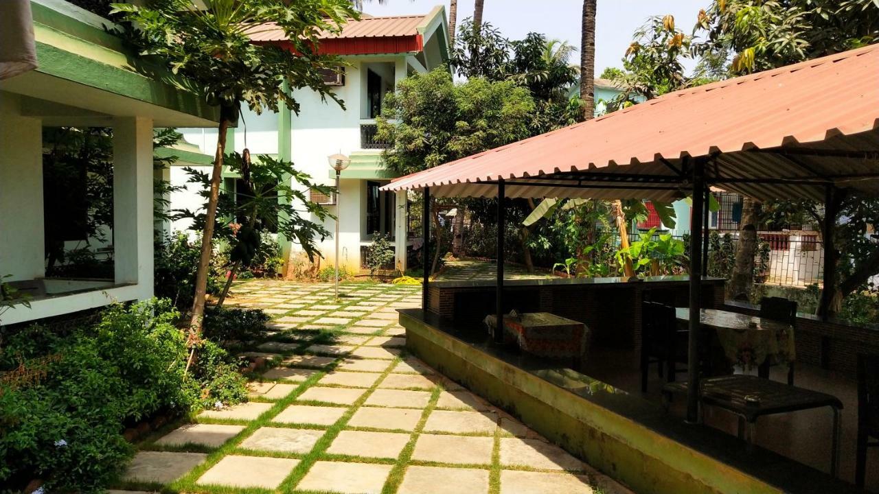 Hotel Amigo Plaza Colva Exterior foto