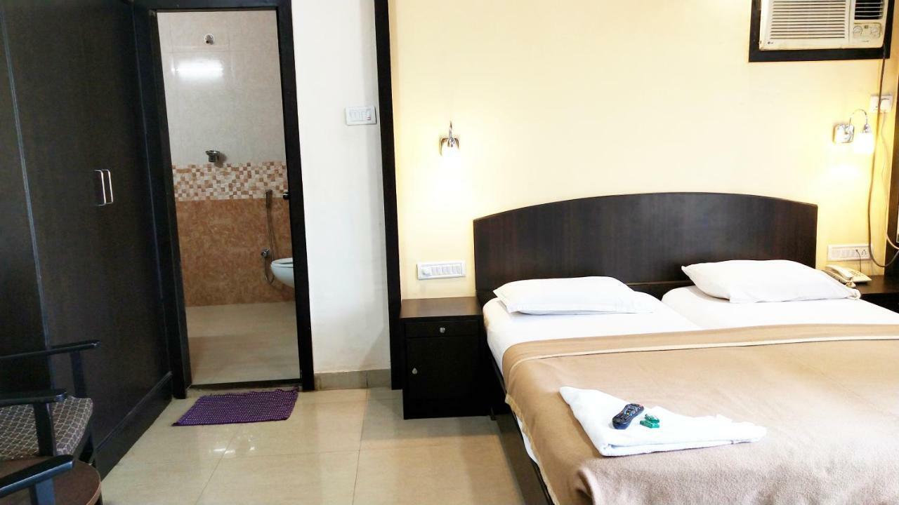 Hotel Amigo Plaza Colva Exterior foto